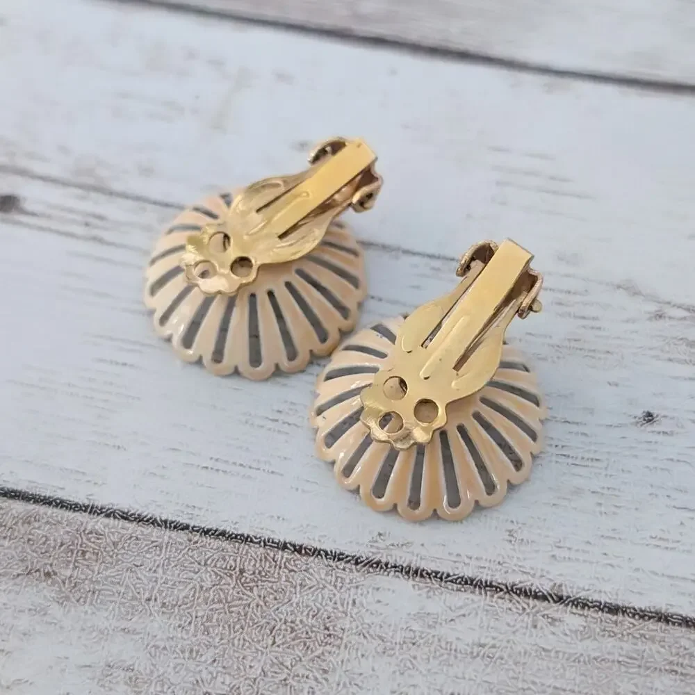 Vintage Clip On Earrings Tan/Dark Beige Flower Like Retro
